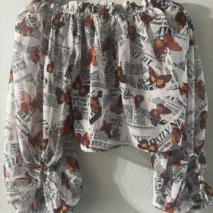 NWT Junior's Sz Small Live 4 Truth Top Butterfly & News Print (flowy)
